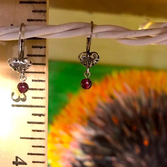 Vintage Tiny sterling silver heart earrings with red glass bead - Picture 4 of 4